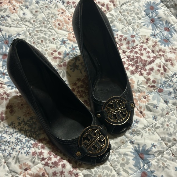 Tory Burch wedges in black size 7 with peep toe - Picture 3 of 5